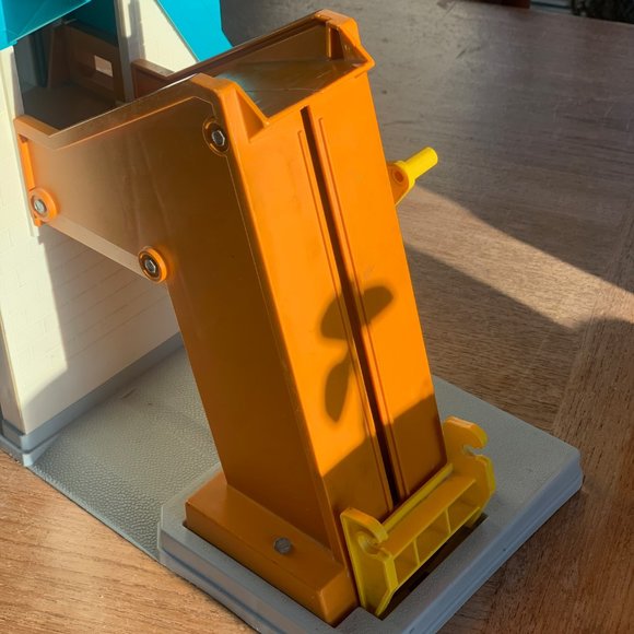 Vintage Fisher-Price Little People Lift & Load Depot set - #942, 1977-1979 - Picture 3 of 4